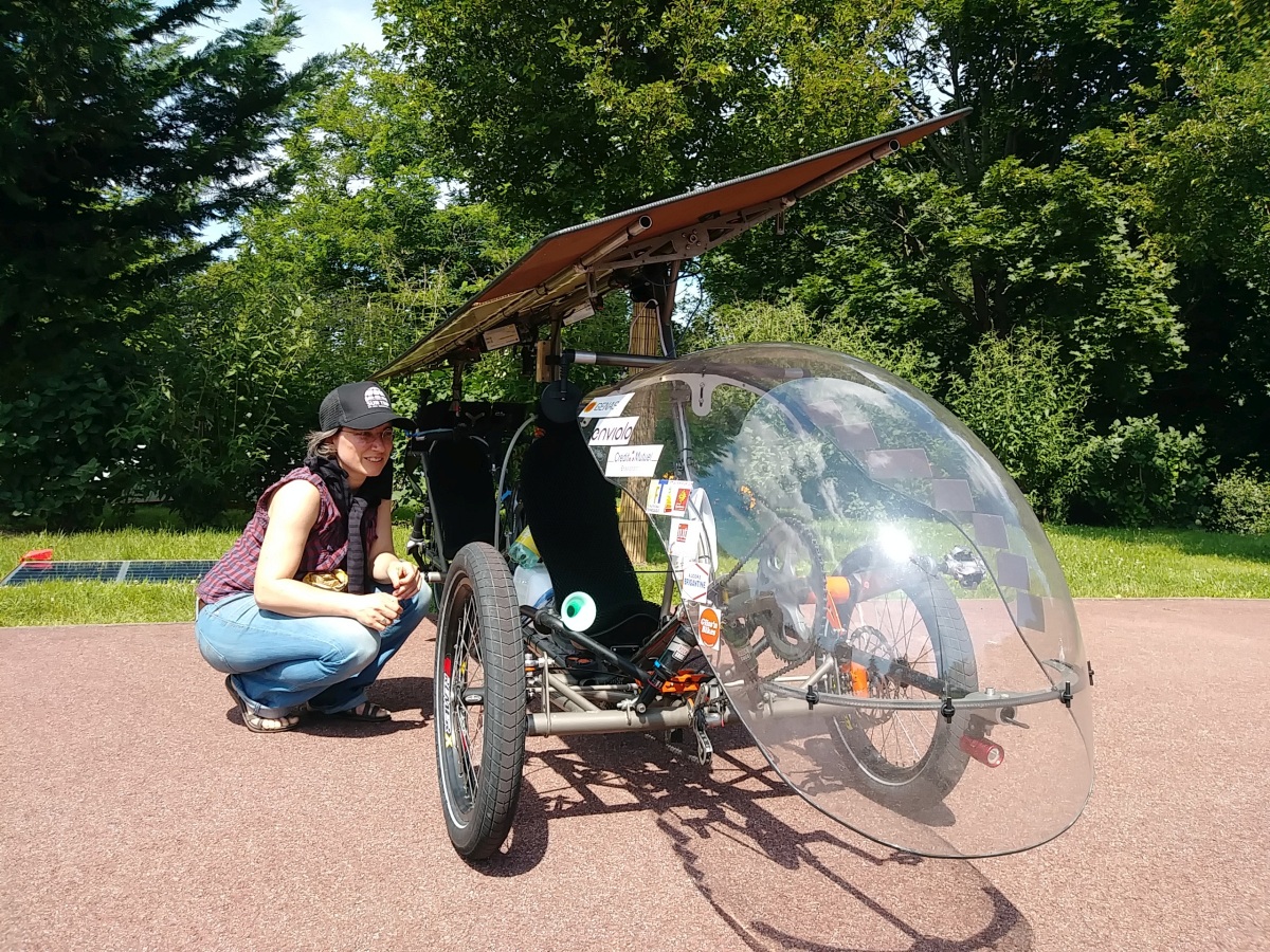 For the first time we got to see all the other Suntrip vehicles up close. Many different varieties and approaches. We'd been talking of getting a front fairing like this on our own trike.